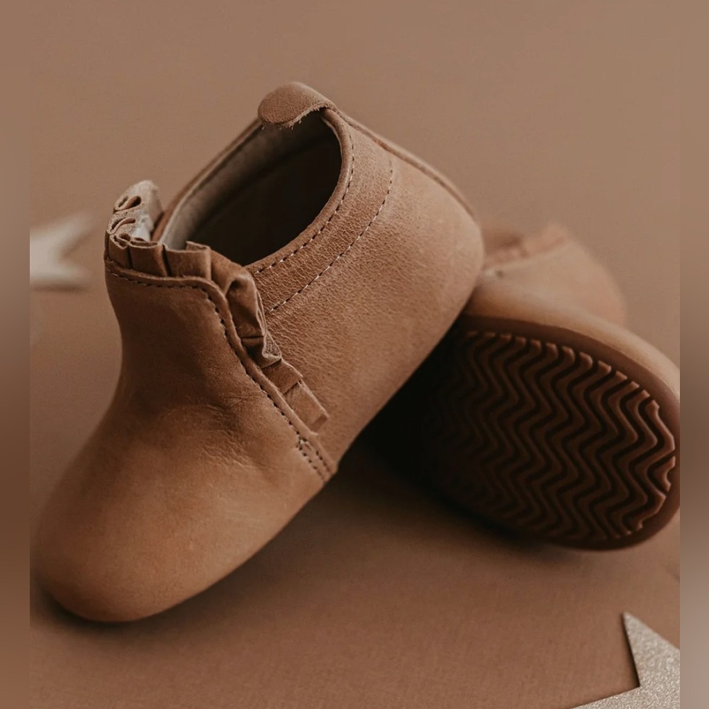 Little Love Bug Desert Sand Mila Chelsea Boot Size 6